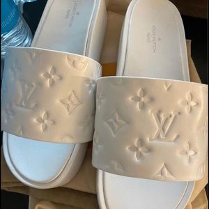 LV Slides Size 8